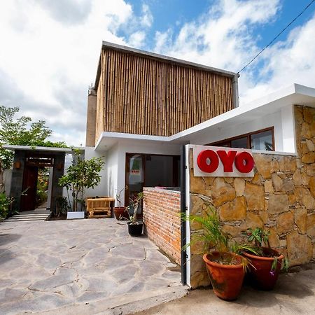 Oyo 1493 Surya Villa Selong Belanak Exterior photo