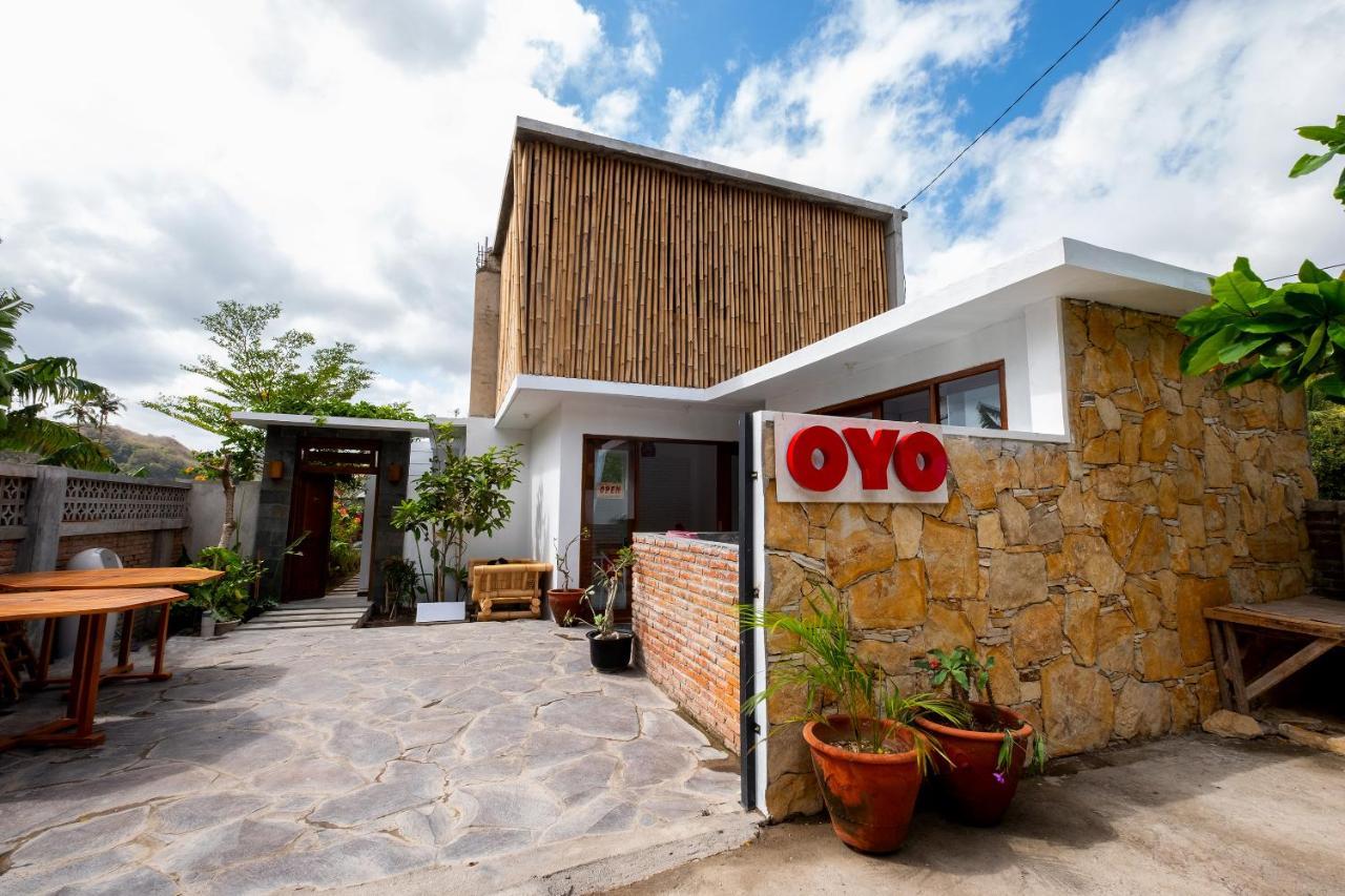 Oyo 1493 Surya Villa Selong Belanak Exterior photo