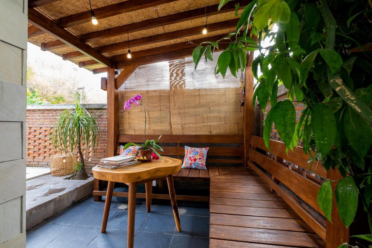 Oyo 1493 Surya Villa Selong Belanak Exterior photo