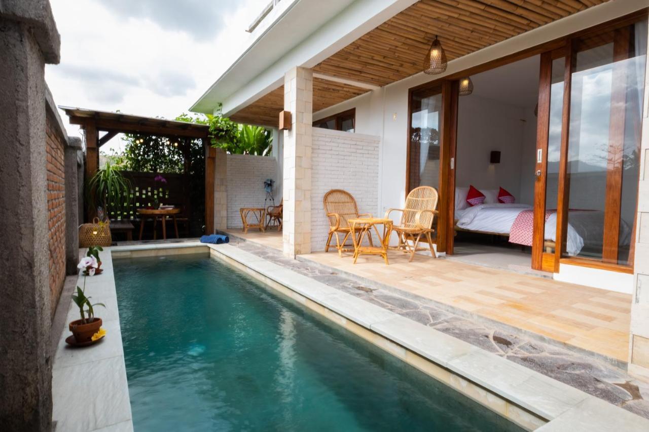 Oyo 1493 Surya Villa Selong Belanak Exterior photo
